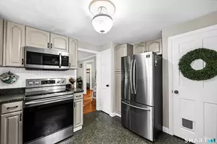 33 Edgemere Ave, West Hartford, CT 06110 - Photo 10