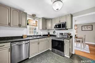 33 Edgemere Ave, West Hartford, CT 06110 - Photo 8