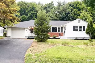 48 Oak Ridge Gate, Danbury, CT 06810 - Photo 2
