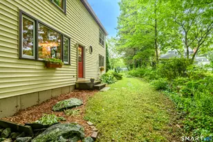 24 Yale Ave, Middlebury, CT 06762 - Photo 12