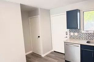 17 Enfield St, Hartford, CT 06112 - Photo 8
