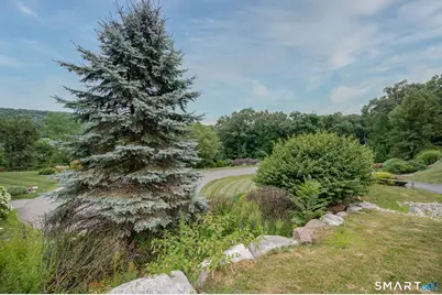 32 King Richards Court, Avon, CT 06001 - Photo 4