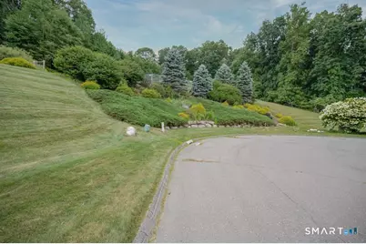 32 King Richards Court, Avon, CT 06001 - Photo 2