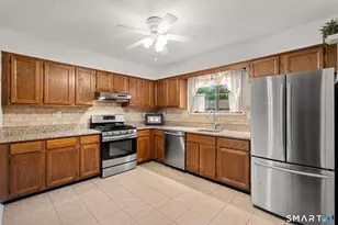 140 Thompson St, East Haven, CT 06513 - Photo 10