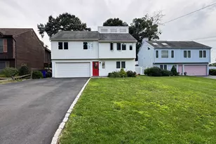 9 Oakledge Cir, Norwalk, CT 06854 - Photo 1