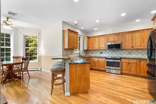 14 Wychwood Ln, Oxford, CT 06478 - Photo 12