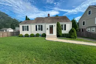 681 Jennings Rd, Fairfield, CT 06824 - Photo 2