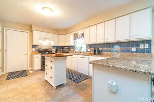 20 Holly Bush Ln, Norwich, CT 06360 - Photo 6