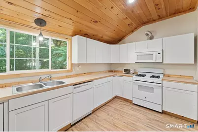 1530 Hartford Pike, Killingly, CT 06243 - Photo 26
