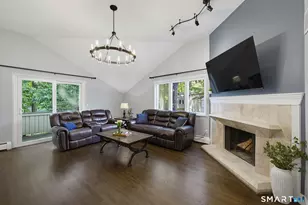 11 Byrne Ct, Farmington, CT 06032 - Photo 2