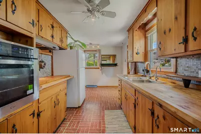 20 Sander Street, New London, CT 06320 - Photo 12