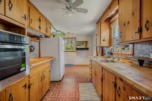 20 Sander St, New London, CT 06320 - Photo 12