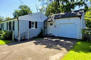 11 Knapps Park Dr, Fairfield, CT 06825 - Photo 2