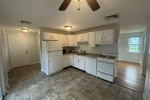 11 Knapps Park Dr, Fairfield, CT 06825 - Photo 4