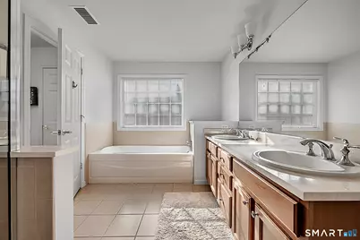 23 Park Place Circle #23, West Hartford, CT 06110 - Photo 18