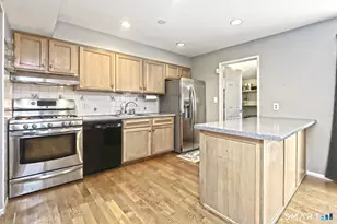 25 Greenwich Way, Milford, CT 06460 - Photo 14