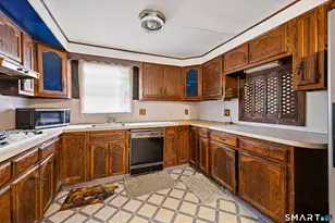 337 Robinwood Rd, Waterbury, CT 06708 - Photo 6