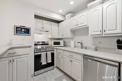1 Valley Road #105, Stamford, CT 06902 - Photo 4