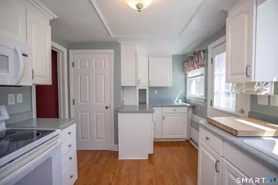 32 King Street, Old Saybrook, CT 06475 - Photo 14