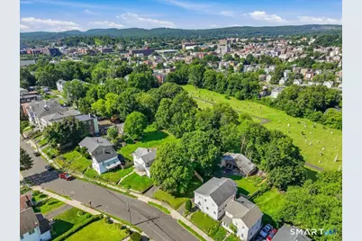 136 Sexton Street, New Britain, CT 06051 - Photo 2