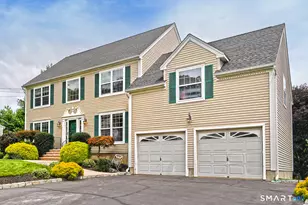 29 Commodore Hull Dr, Derby, CT 06418 - Photo 2