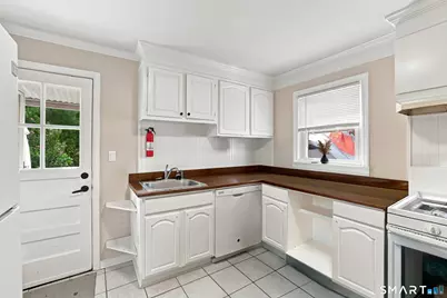 32 Van Buskirk Avenue #1st Floor, Stamford, CT 06902 - Photo 6