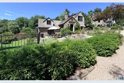 148 Taunton Hill Road, Newtown, CT 06470 - Photo 2