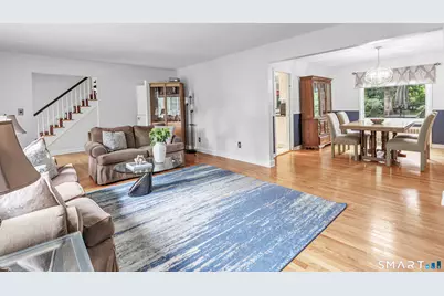 205 Stoneleigh Square, Fairfield, CT 06825 - Photo 8