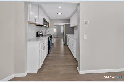 214 Burnsford Avenue, Bridgeport, CT 06606 - Photo 8
