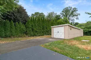 21 Green St, Trumbull, CT 06611 - Photo 24
