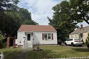 44 Oxford Dr, East Hartford, CT 06118 - Photo 1