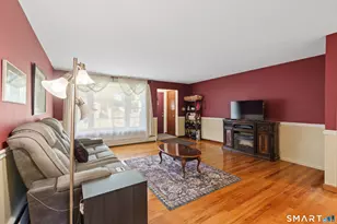 22 Margo Cir, North Haven, CT 06473 - Photo 2