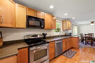 22 Margo Cir, North Haven, CT 06473 - Photo 6