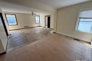 76 Waverly Pl, Bridgeport, CT 06610 - Photo 12