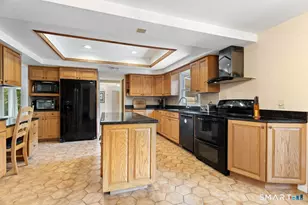 18A Governors Ln, Bethel, CT 06801 - Photo 10
