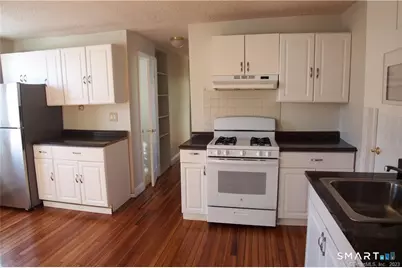 81 Longfellow Avenue #2nd flr, Fairfield, CT 06825 - Photo 4