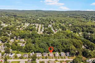 35 Glenwood St, Manchester, CT 06040 - Photo 6