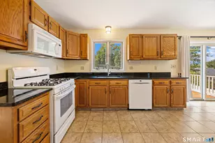 27 Randolph St, Wallingford, CT 06492 - Photo 6