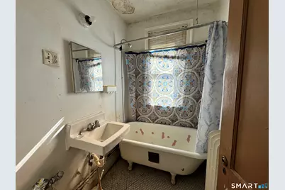 102 Rowe Avenue, Hartford, CT 06106 - Photo 8