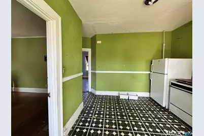 102 Rowe Avenue, Hartford, CT 06106 - Photo 10