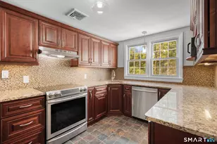 282 Tunxis Rd, West Hartford, CT 06107 - Photo 8