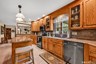 555 Davis St, Watertown, CT 06779 - Photo 10