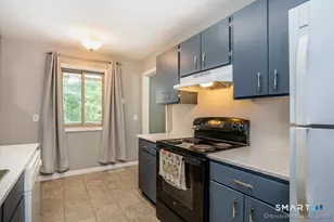 38 Library Ln, Simsbury, CT 06070 - Photo 4
