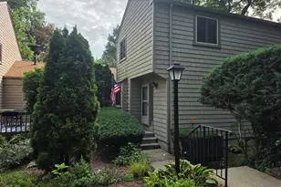 17 Pine Needle Dr, Stratford, CT 06614 - Photo 2