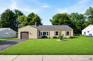 82 Weaver Rd, Manchester, CT 06042 - Photo 2