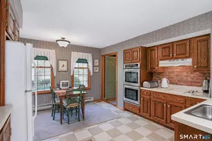 157 Middle River Rd, Danbury, CT 06811 - Photo 8