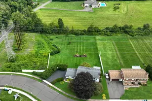 27 Hummingbird Dr, Berlin, CT 06037 - Photo 4