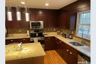 21 Fullmar Lane, Norwalk, CT 06850 - Photo 2