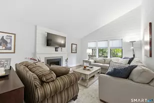 19 Applewood Ln, Avon, CT 06001 - Photo 4