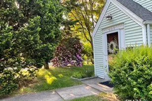 203 Toms Rd, Stamford, CT 06906 - Photo 12